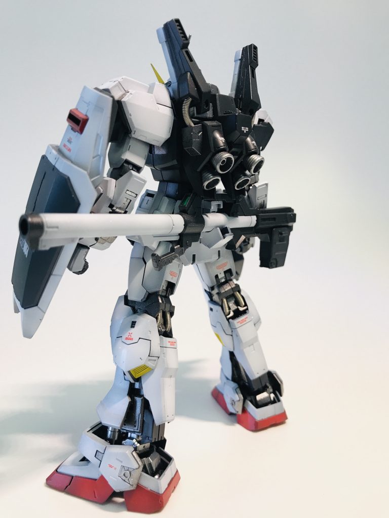 背面から内部フレームも塗ってます。