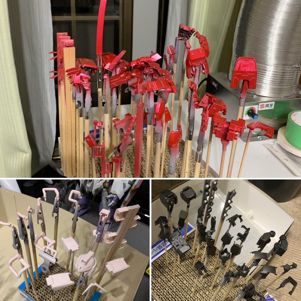 下地はフレームや黒パーツ、金パーツをメカサフで、赤パーツ、白パーツをピンクサフで塗装。その後赤パーツはシルバー→クリアレッド、黒パーツはメタルブラック、白パーツと金パーツは同色を塗装。白パーツは下地のピンクがかなり強かったので、赤みがかった白に。ま、鎧が赤なので当初は失敗したかと思ったけど結果オーライに。