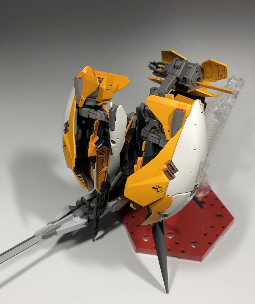 上半身まるごと、180度回転します。