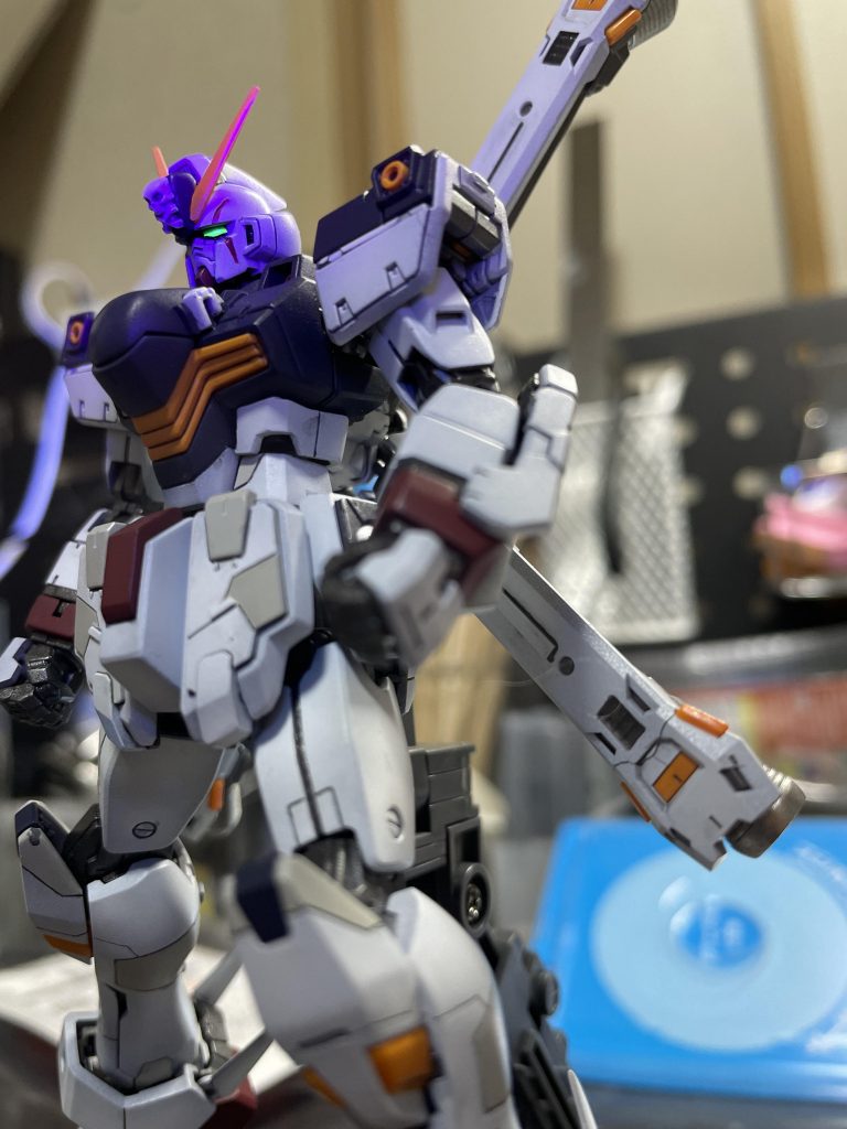 蛍光塗料もつかってみました。…最後の墨入れ時に、パーツ割れをはじめて経験しました。写真ではうまく隠れていますが。。いい勉強になりました。制作期間、一か月掛かりませんでした…自分的には奇跡です。作っていて楽しかったです!