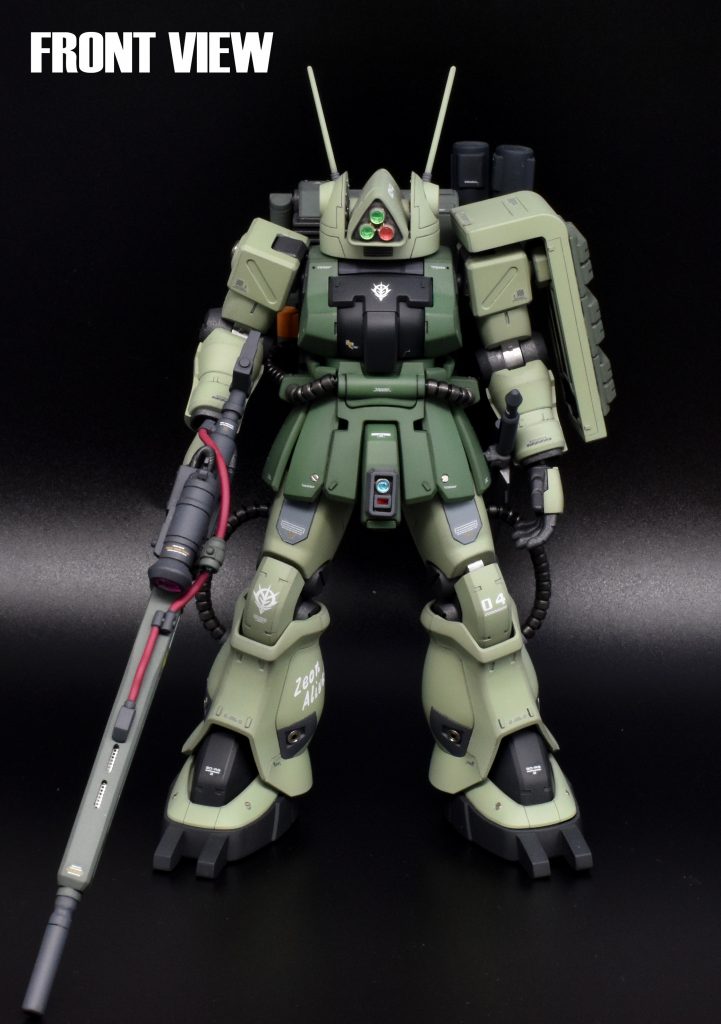 正面から。メインカラーはザクのままに。