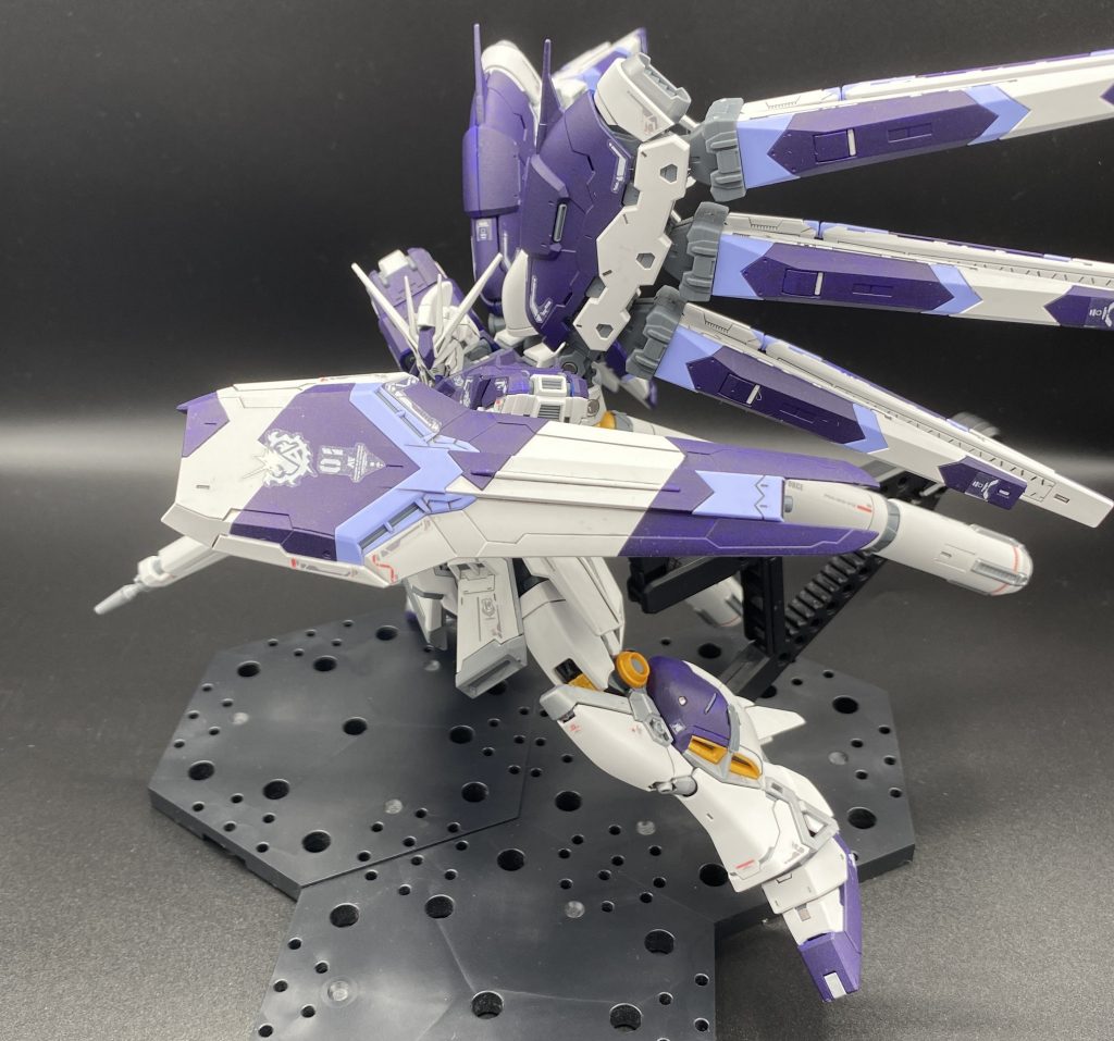 RG Hi-νガンダム–3枚目/制作者：@tobutobukame