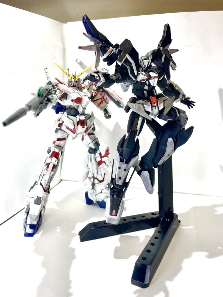 本機に搭載された人工知能アークはGBNのシステムに直接介入しているため各種パラメータ引き上げをはじめとして、ガンダム作品に登場したあらゆる機体の特徴の再現やNPD機体(運営のガードフレームやミッションに登場する無人機)の召喚及び操作、地形オブジェクトの創造などが可能となっており、もはや管理者と同等の権限を獲得している。