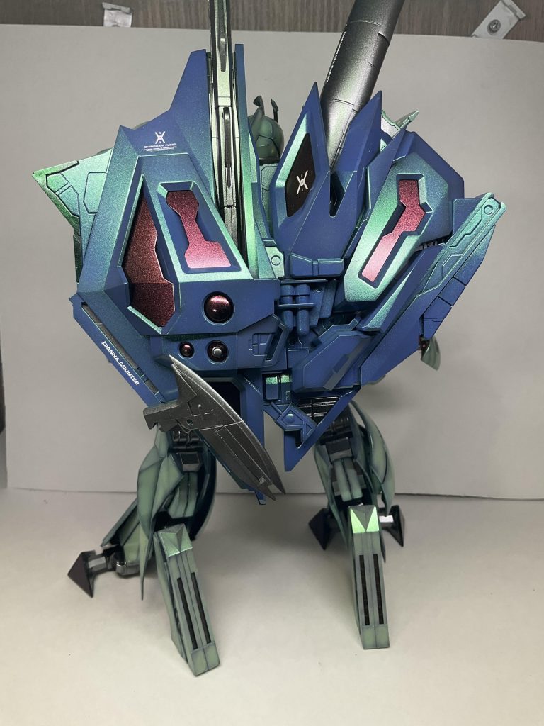 バック大型のバックパックは特に塗り分けもせずダークディープブルーに本体と同じトルマリングリーンを塗布してます写真でも分かるくらい光ってます　笑青にもグラデーションかけてます