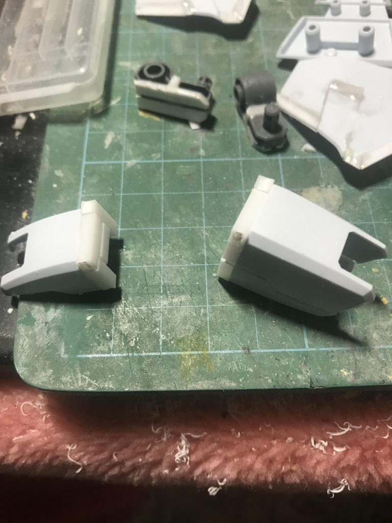 太ももも2mm延長。けっこう短足に見えたので、足だけで合計で7mm伸ばしてるんですが、見た目あんまし変わらない？（笑）