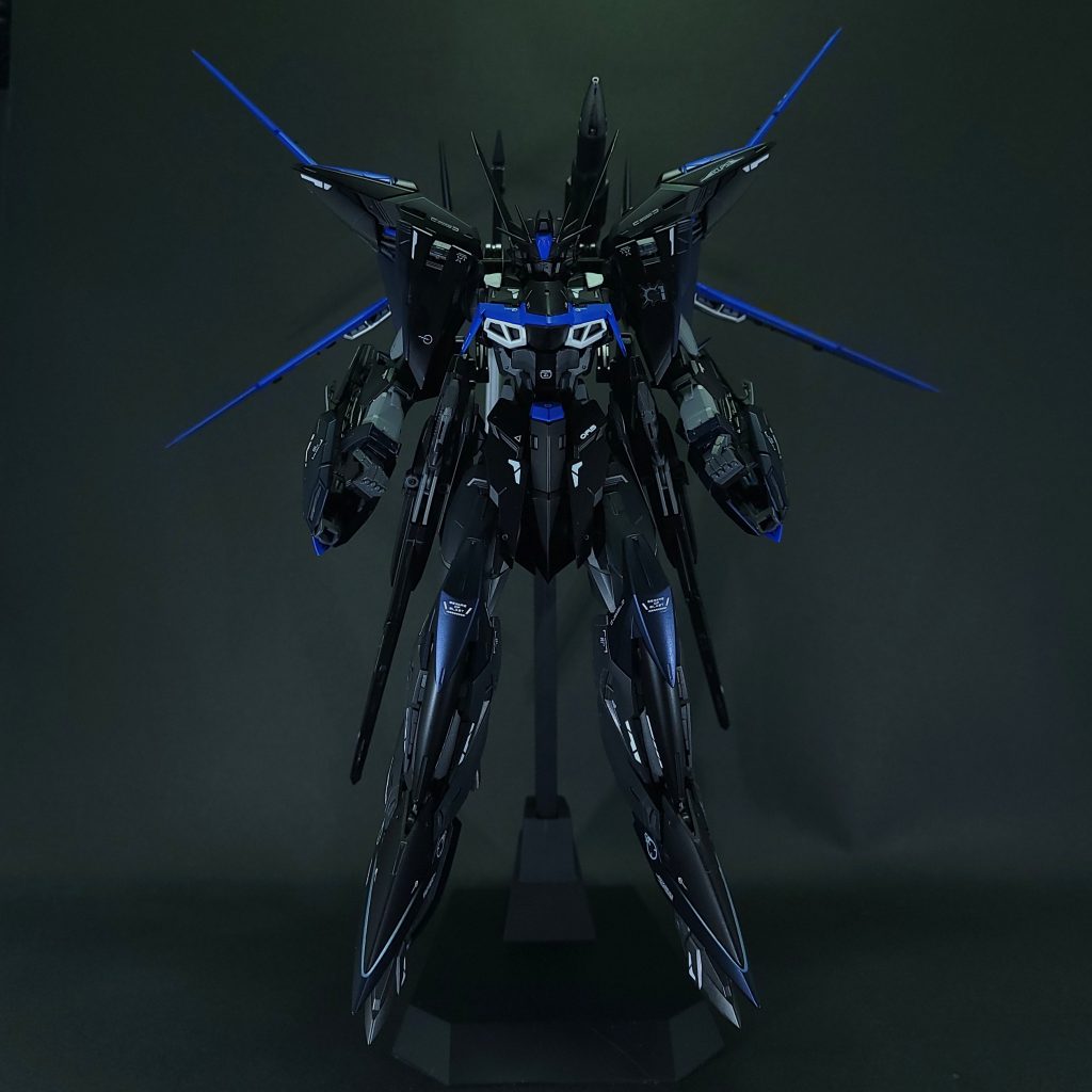 差し色にガイアノーツ・コバルトブルー＋純色シアン、ニュートラルグレーⅠを使用