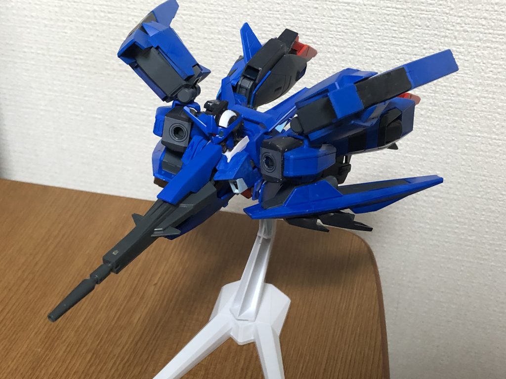 ストライダー形態。沢山搭載したブースターを活かせれば…みたいな感じです。