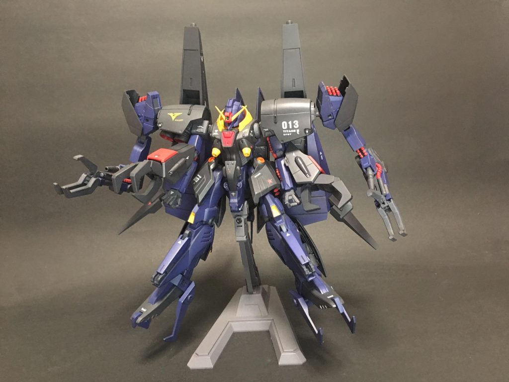 宇宙空間もしくは空中では、両手サブアームの他、両足もクローを展開し、バーサーカーモードで近接戦闘が可能。