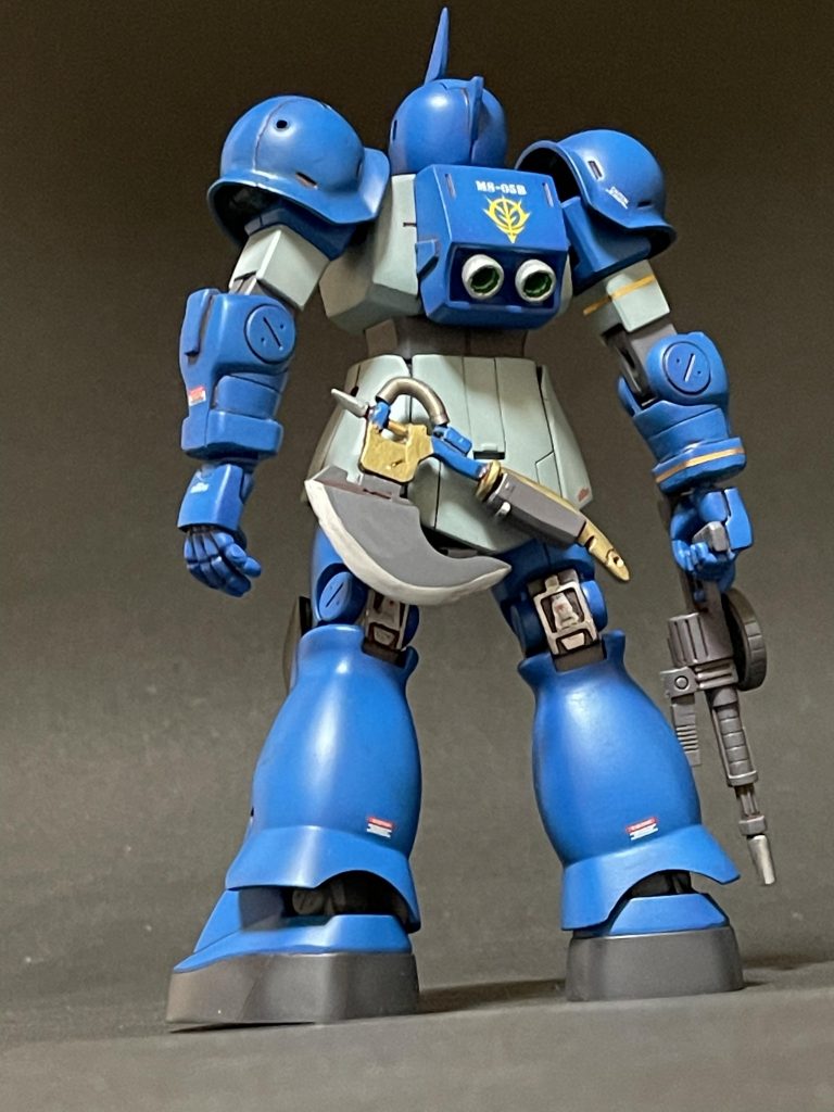 ヒートホークはキット付属の物をベースにエポパテ、プラ板、スプリング等でそれらしく作者好みで作成しました。ヒートホークのマウントは付属の物を腰に設置しました。