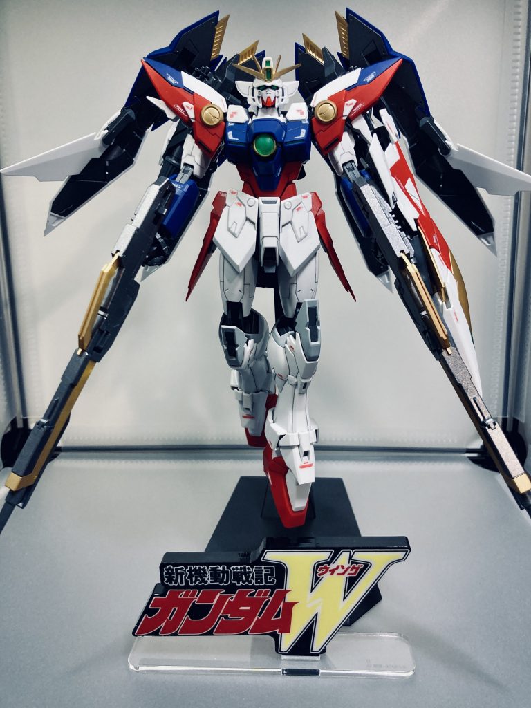 膝と写ってませんが羽根先をメタルロボット魂のゼロを参考にグレーで塗装しました。他はいつものガンメタルとゴールドで塗装。