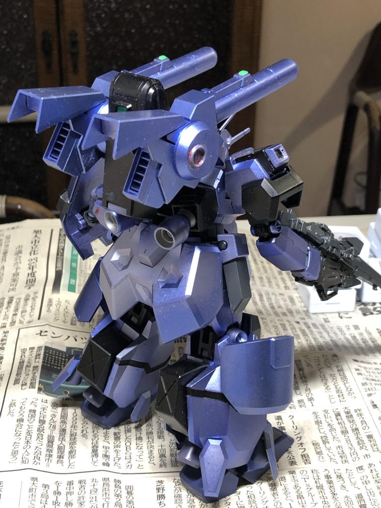 キャノンパック後ろすがた。キャノンパックを付ける為にディテクター背中のパーツから接続穴を移植しました。 仮組みは重要ですね。