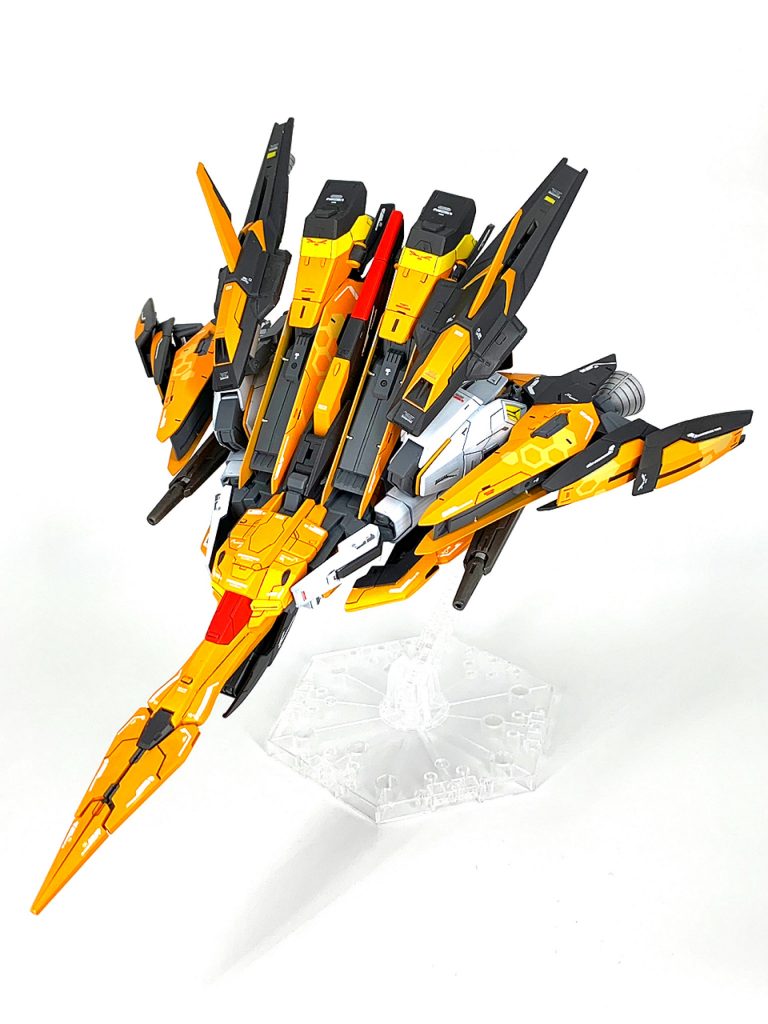 ウェイブライダー形態。キット付属の差し替えパーツを改造し無理矢理変形を可能にしてます。キュリオスのGNシールドのせいで長めになってしまいました。