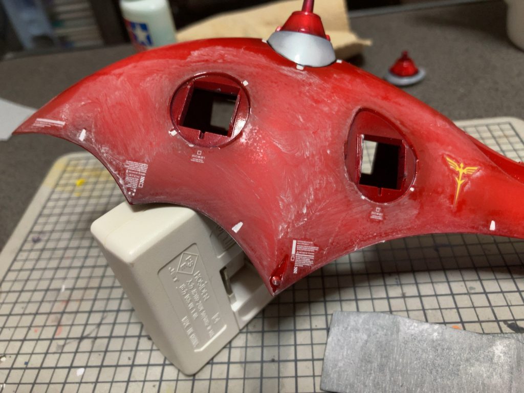 デカール添付後クリアーを3回厚吹きの後、1500⇒2000番のペーパー掛け、粗⇒細⇒仕上げとコンパウンドで磨き、研ぎ出しを行いました。