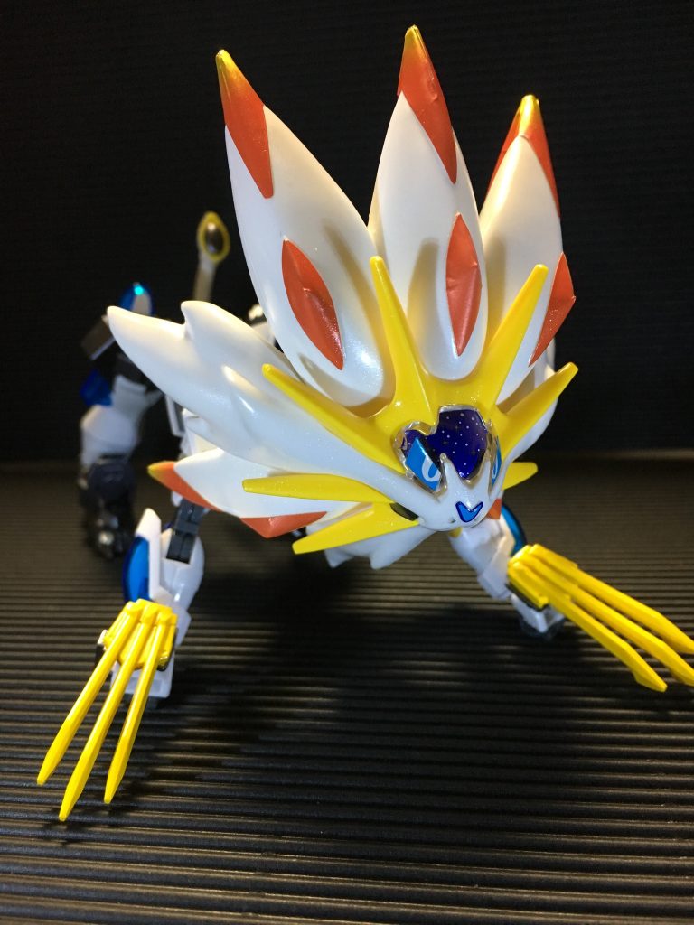 ビーストモードソルガレオにライオコンボイの変形機構を取り入れたかったのですが、かなり上手くまとまって満足です。