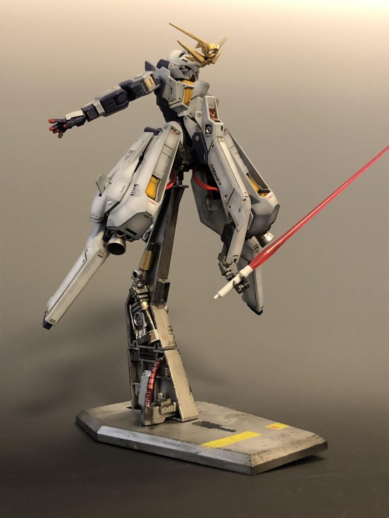 サーベルもライフルもつかめて、自立のサポートにもなるのでとても良いです。