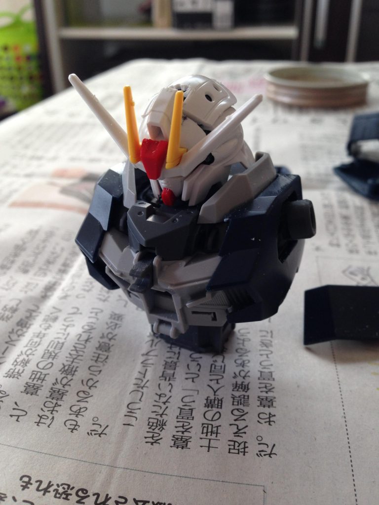 顔と角は1/100ストライクガンダムのものを使ってます。