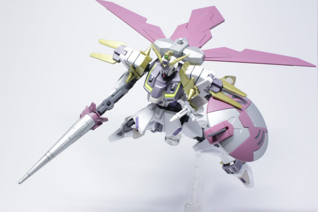 レッド、ゴールド、シルバー、パープルグレー部分などを塗装し、関節やホワイト、パープル、蛍光グリーンあたりは整形色のままになります。