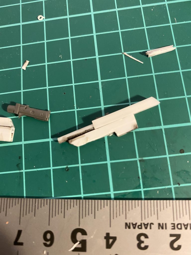 ほとんど使ってないけど銃のスライド機構作るのが1番大変でした・・・