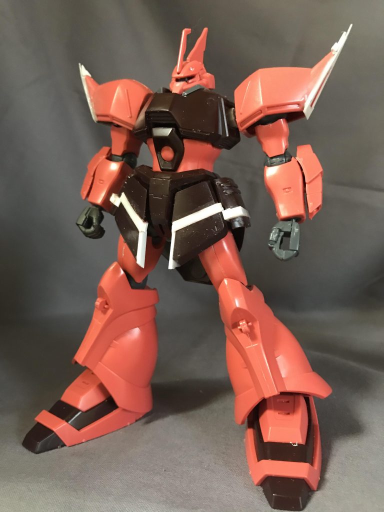 太ももが7mmほど下がっているので、それを隠すためと、全体のバランスから腰アーマーを5mm伸ばしました。