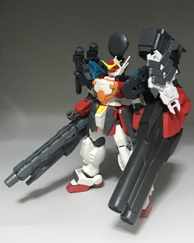 無塗装バックパックや武装の調整、肩ロケットランチャーを倍にしたりしてアーマードと差別化