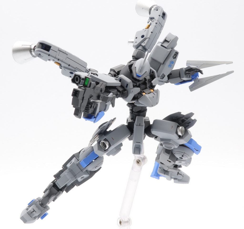 アクション２ランスは槍部分を外すとショートライフルになるという設定……