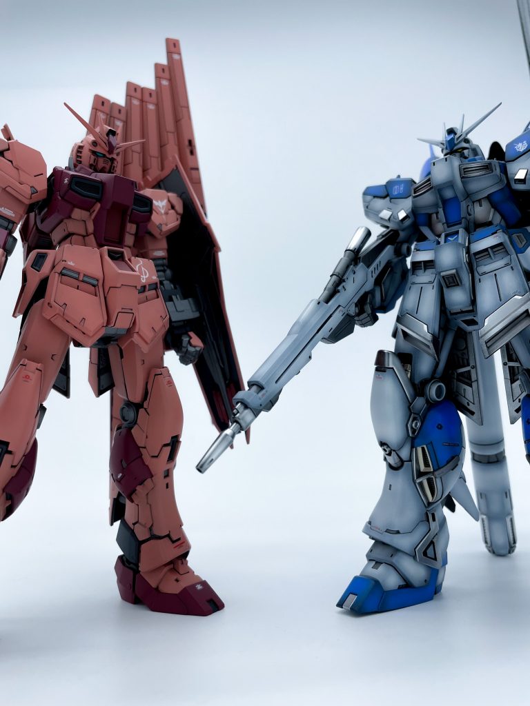 以前作ったνガンダムと一緒に