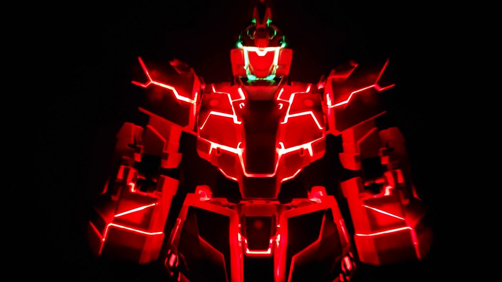 電気を消して赤