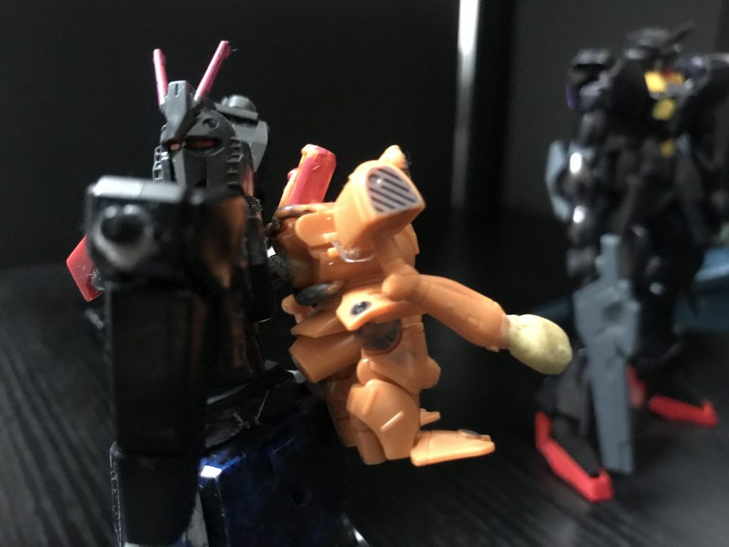 セラフィム「もしも危うくなったらこの、探索ロボを   この拠点に、送る、いざと言う時はこのロボに入力された  メッセージに従ってくれ、」デュナメス「わかった。」