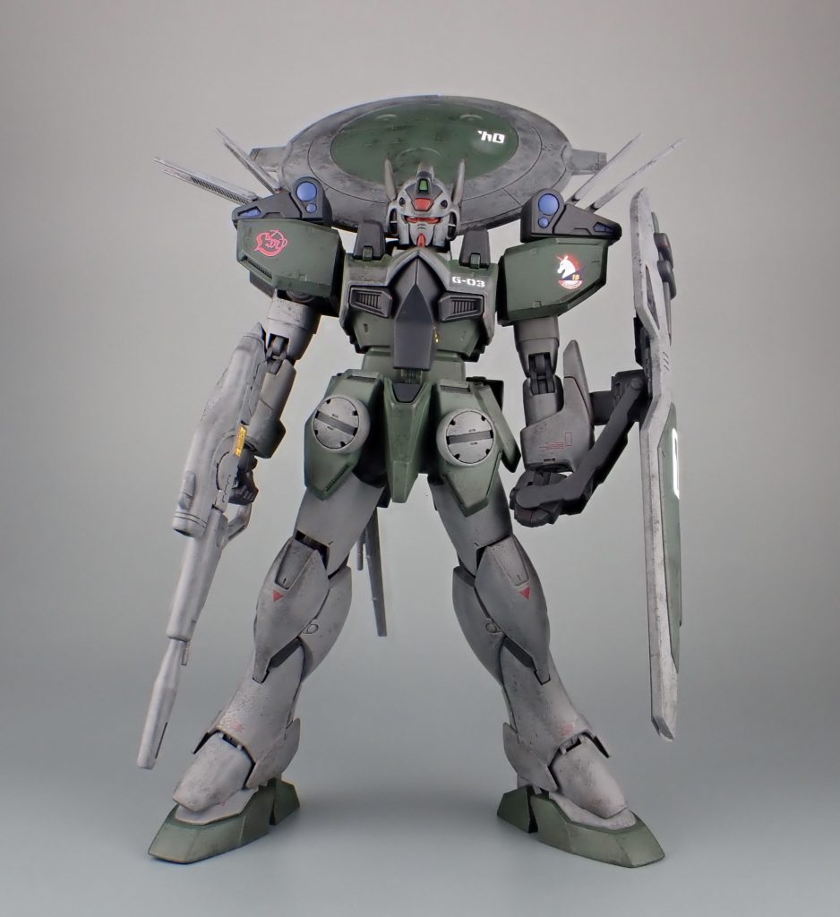 F90のシールドを装備させた結果、関節が負けて左に傾くことが完成してから気付きました。脚を大きく広げるようにして誤魔化しています。