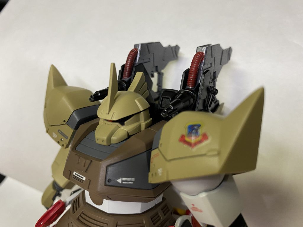 ちなみにビームガンは、背部に設置してエネルギーを直接供給することで、高火力なビームキャノンとして使用できる設定にしました。