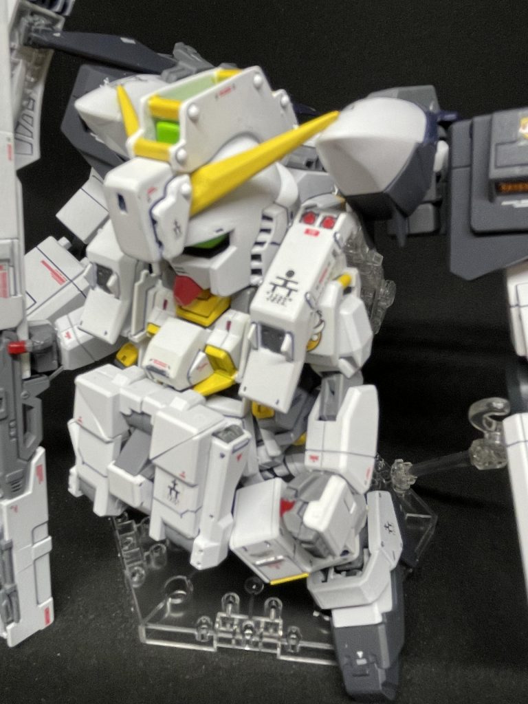 頭のセンサーユニットはプラ板とプラ棒で。