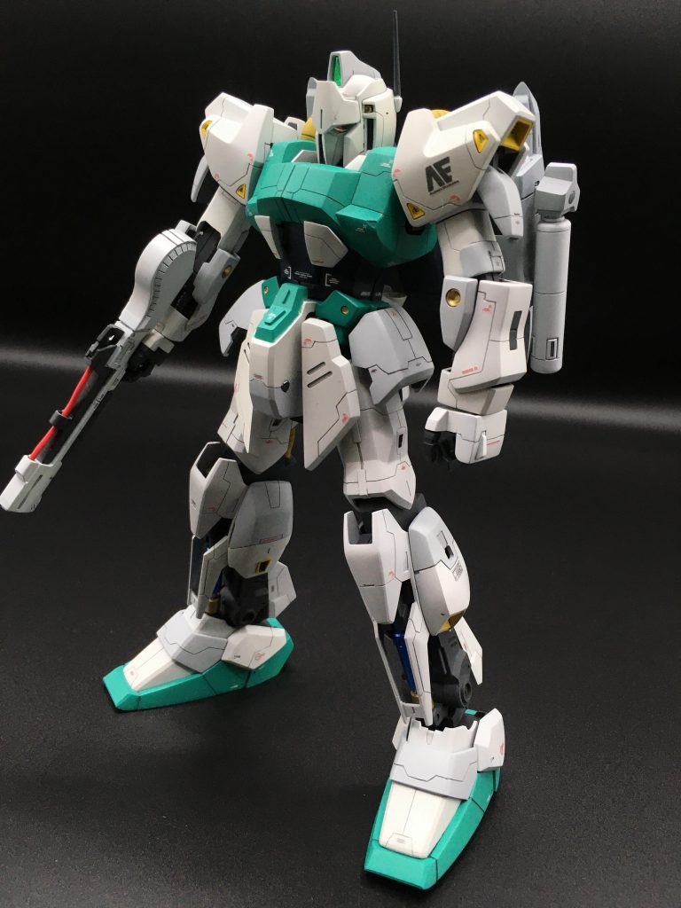 塗装は一応、白とグレーの塗り分けをしていますが、ちょっとわかりにくいですね。