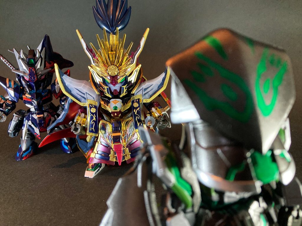 〜〜〜〜〜〜〜〜〜〜〜〜先月発売したガンダムベース限定クリアカラーセットの信長エピオンです。近所のガンダムベースサテライト店舗で購入出来たので、成形色クリアパーツを残しつつ設定準拠の差し色で製作しました。