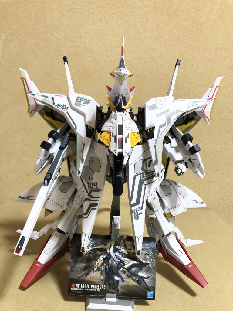 説明不用です。ただただデカイです😊ホワイトは成形色のまま、濃い青はプリズムブルーブラック、ゴールドはスターブライトブラス、赤はハーマンレッド+イタリアンレッド、黄色は黄橙色+キアライエロー、フレームはスターブライトアイアン、外装各所のグレーはニュートラルグレーに白を少々、トップコートはスムースクリア65%EXクリア35%のややツヤ消し寄りです。