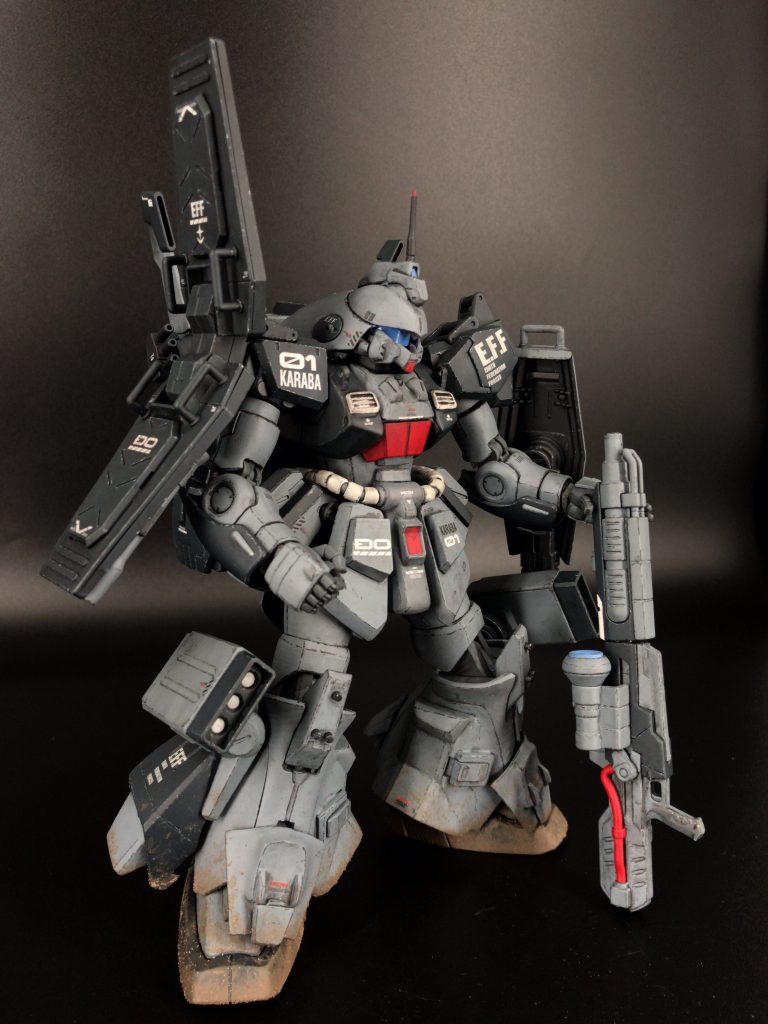 ショートビームランチャーは銃身を短くしてネオジム磁石を内蔵した分割組み立て武器となってます。よく見てもらうとすぐわかるのですが銃身の真ん中に分割合わせ目があるのはそのせいです。