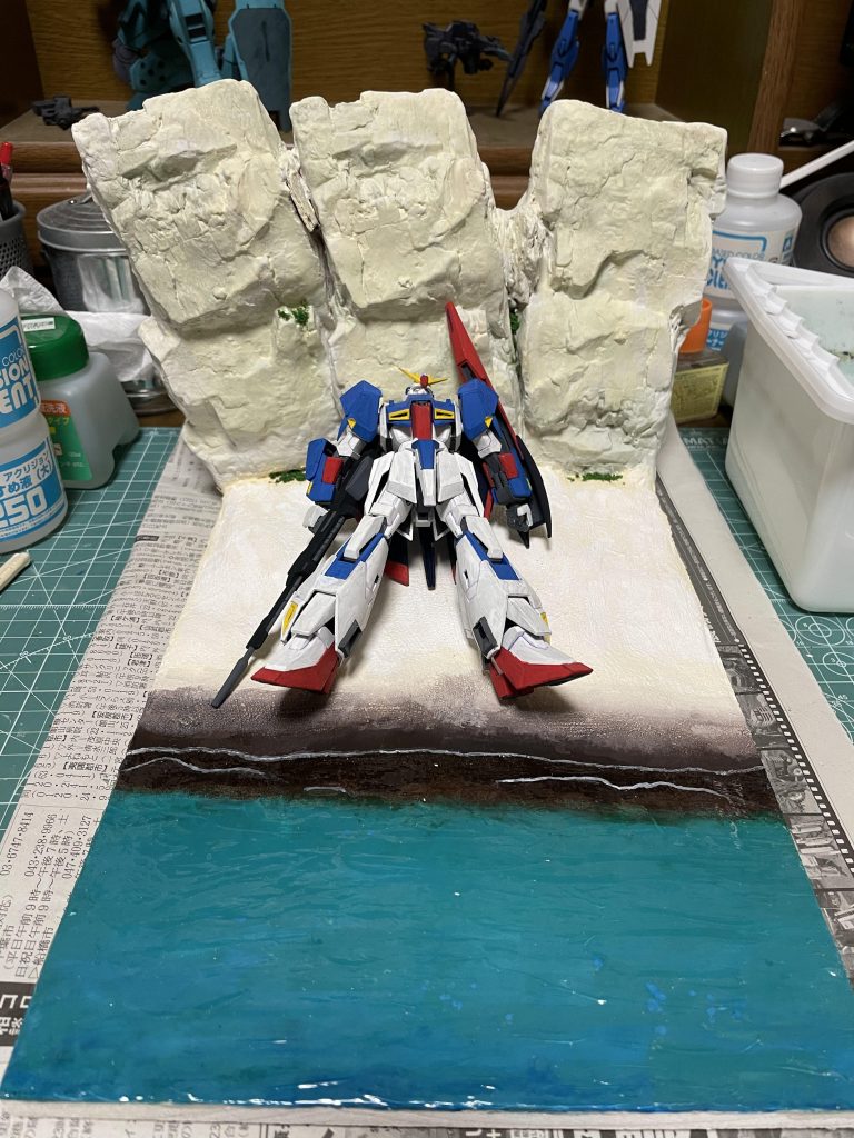 海の部分については、グロスポリマーメディウムとジェルメディウムでツヤを出しています