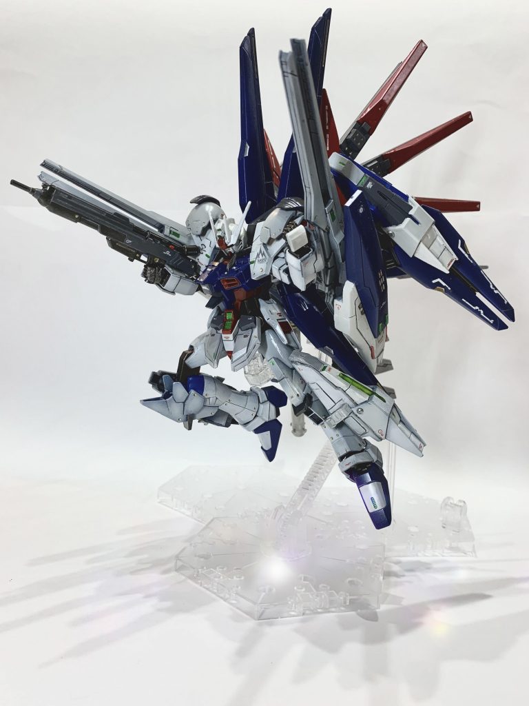 機動力とか火力重視です。フルバーストでファンネルを飛ばしたかったのですが、ブレイブのファンネルはひとつしかフィンファンネルにならないので断念。