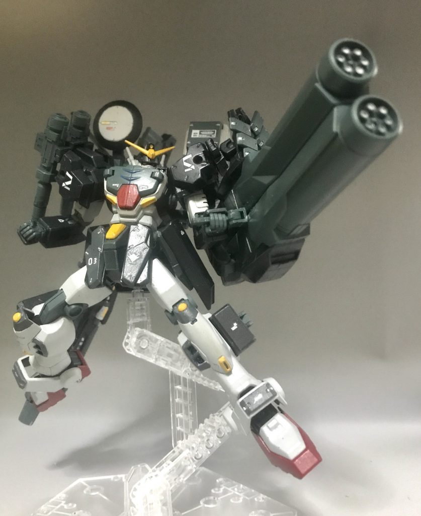 ツインビームガトリングガン更に大型化したメイン武装、凄まじい制圧力だが取り回しが非常に悪い