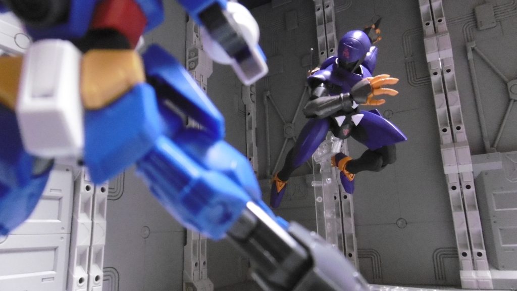 自分の目指す忍者像や設定だとまず想定しない構図ですが、ニンジャ設定だからこそ表現できるバトル前提仕様!たまにはこんなのも良いですね★ 爪で直接攻撃も出来ます。