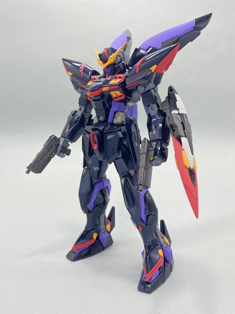 腰のサイドアーマーをストライクノワール用を装着しハンドガンを装備しました。