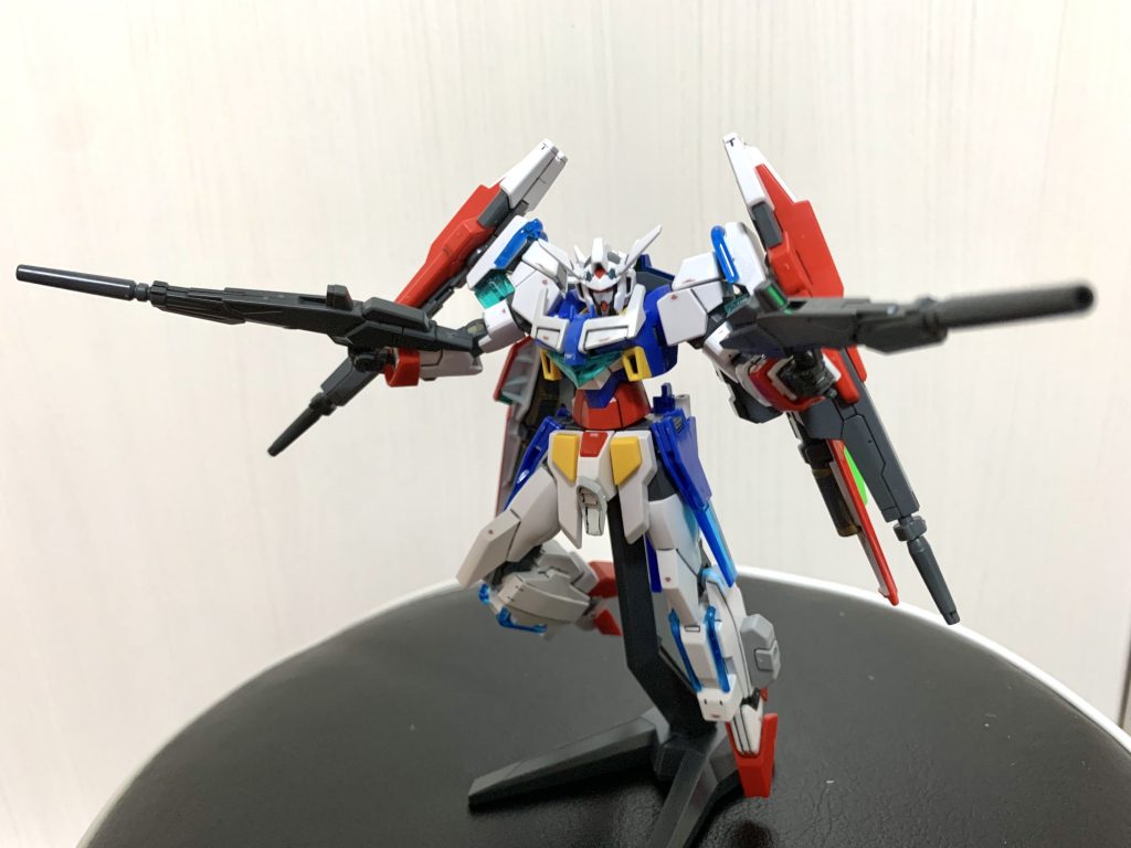 ビルドAGEブースターの赤いパーツを換装することで、ビルドガンダムAGE-2バスターへと姿を変える。