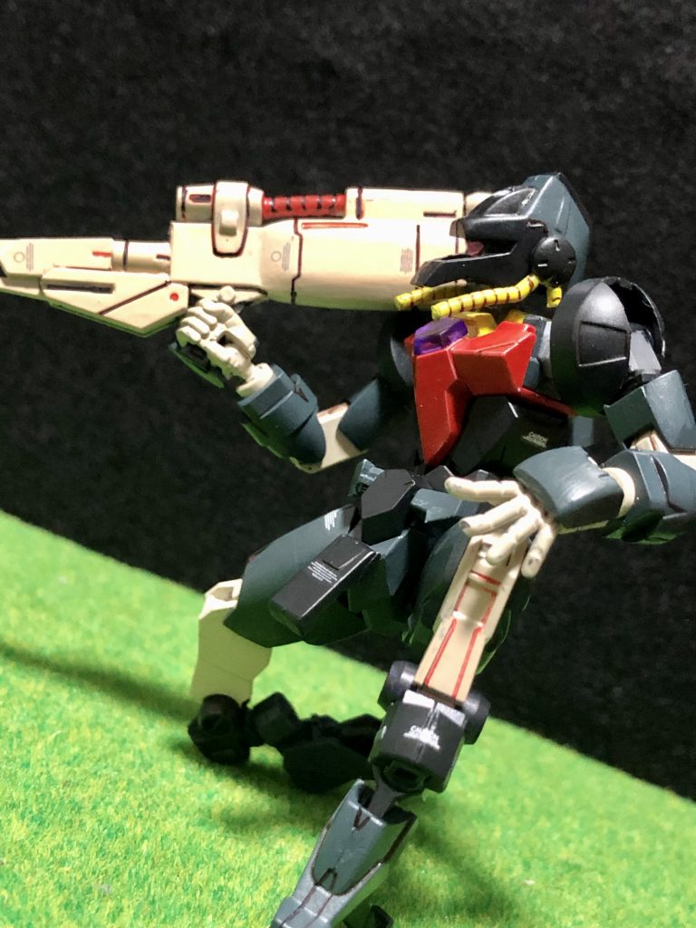 先ず中身のコアゾウム。小型ナックルバスターを担いでピンポイントで極所ダメージを与えていく暗殺型の形態