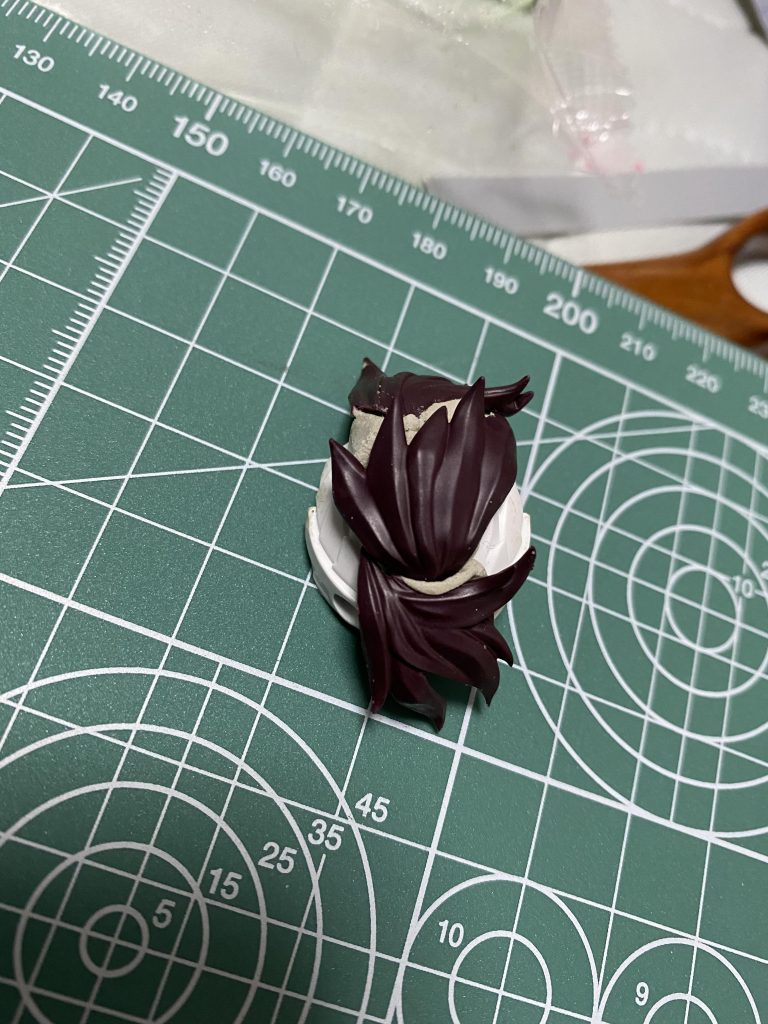 頭は炭治郎プラモをパテ付け。黒立ち上げメタリック赤塗装。