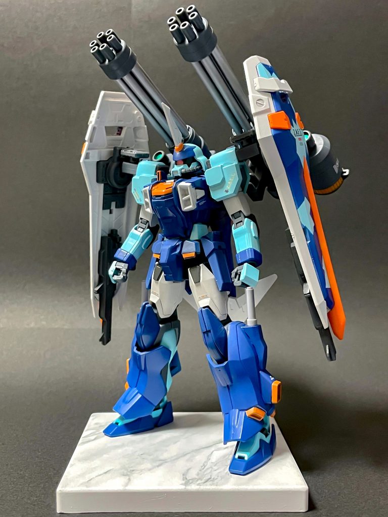 ダブルゼータに登場するZザクから得た着想をSEEDの世界観に落とし込みました。