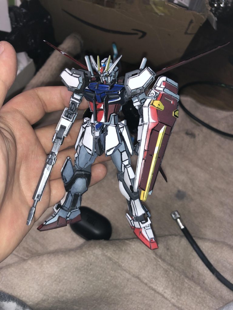 後ろに手があるとより絵っぽく見えませんかね？