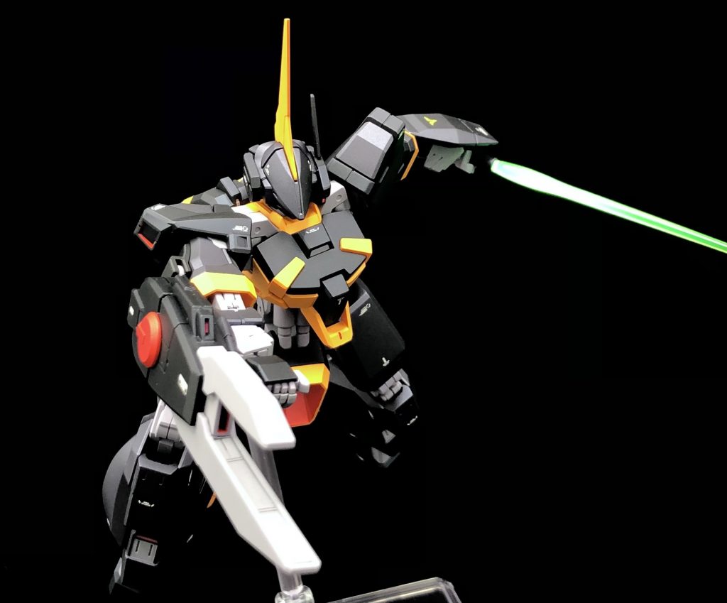 ビームサーベルには蛍光塗料を使用してUVライトで撮影時に発光させています。