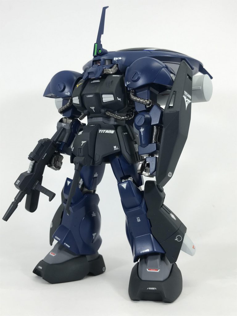 機体No.246 僚機その2のアイザックです。こちらも合わせ目消し以外の加工無しのストレート組みですが、頭部の合わせ目消し、後ハメ加工には苦労しました。