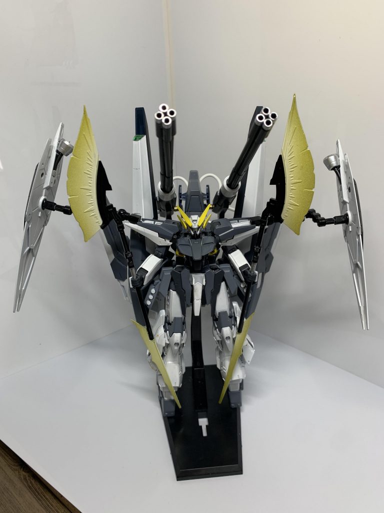 正面から。ロンギヌスとカシウスの槍っぽくしました。自立不可なのでザラキエルに付属してたアクションベースがあって本当に良かった笑笑