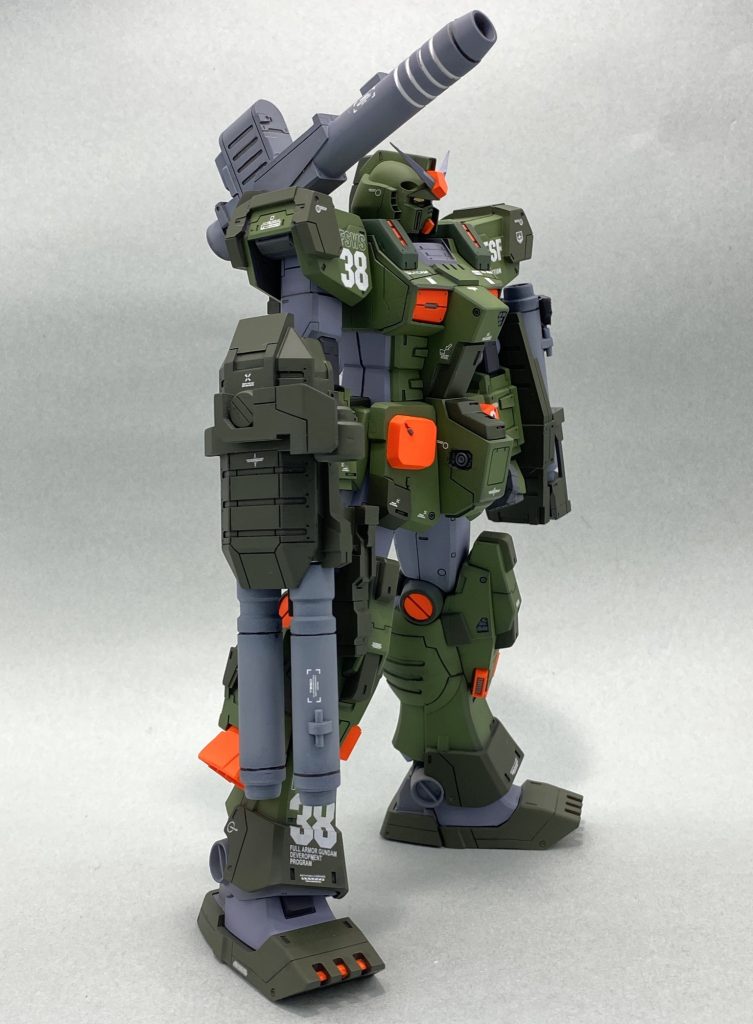 全体のグリーンはクレオスのグリーン系をそのまま2色使いました。カラー名は忘れました…すみません。