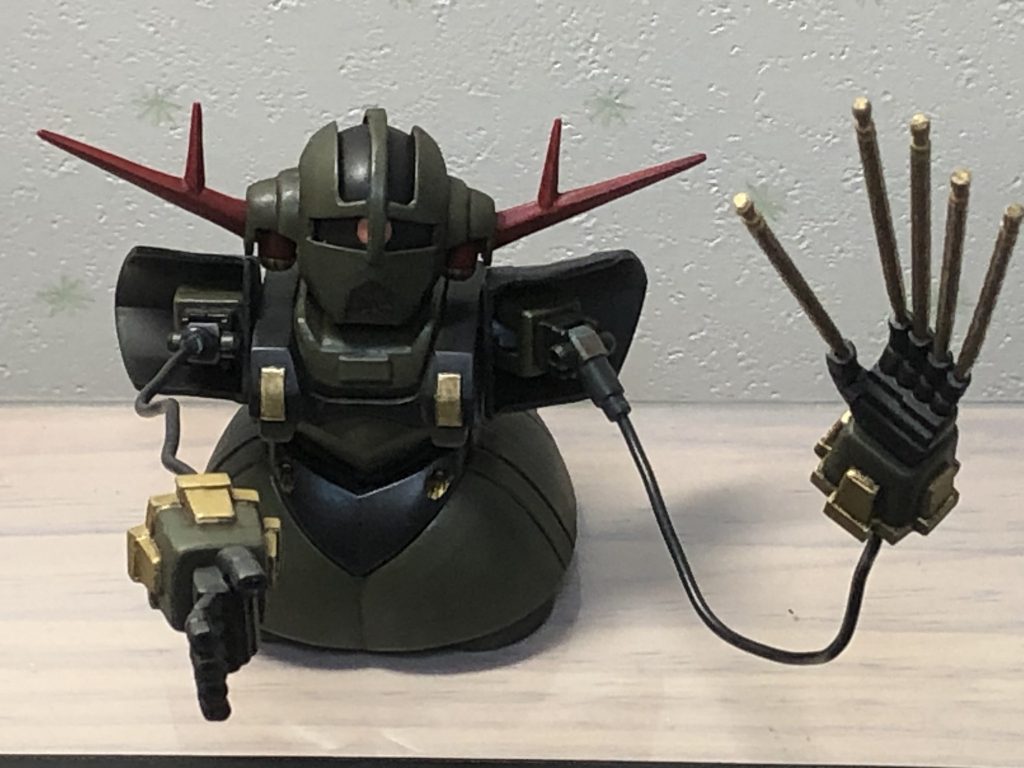 前腕を改修したことにより、ワイヤーでは保持出来なくなりました。残念…